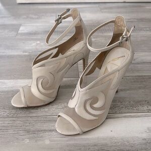 B Brian Atwood White Mesh Insert size 7